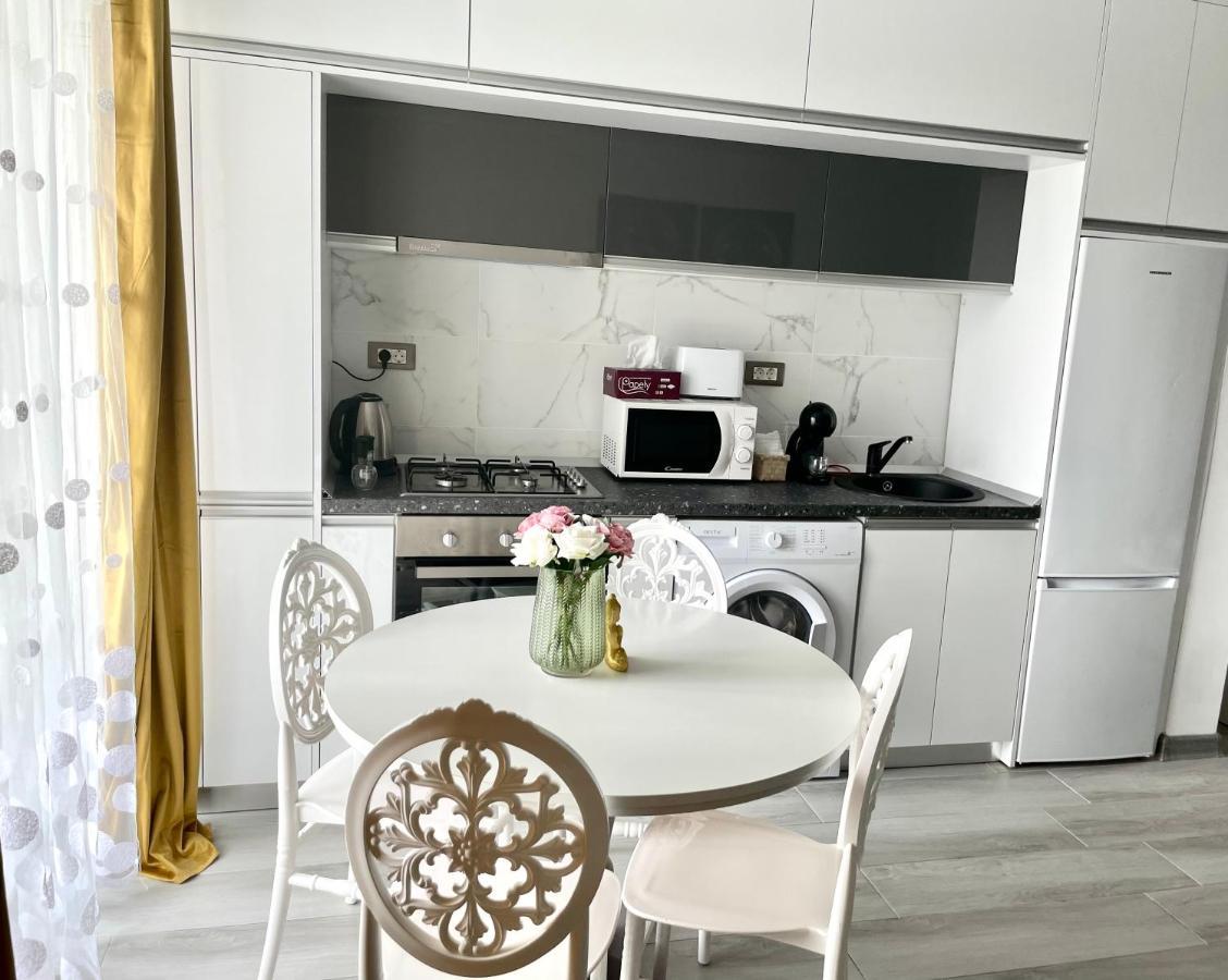 Appartement Dominic 2 Beds 1 Sofa Parking Pool Apartament By Alezzi Nord10 à Năvodari Extérieur photo